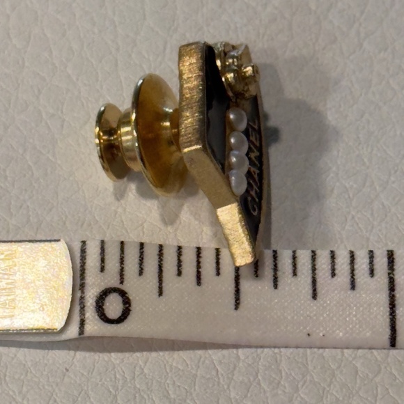 Vintage CHANEL 02A Hat Pearl Black Enamel & Gold Pin Brooch - Picture 9 of 10